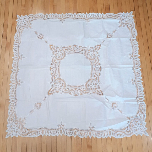 Vintage White Cotton Linen Cut Openwork Embroidery Lace Cars Tablecloth 43 X 43 - Picture 1 of 10